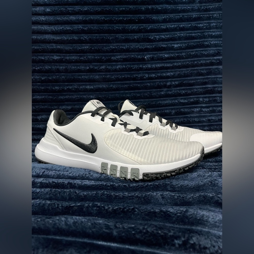 Nike Flex Control 4 - Men's Size 9.5